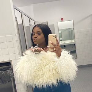 Meet your Posher, Makeeba